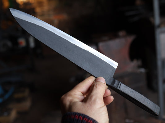 Integral full tang gyuto