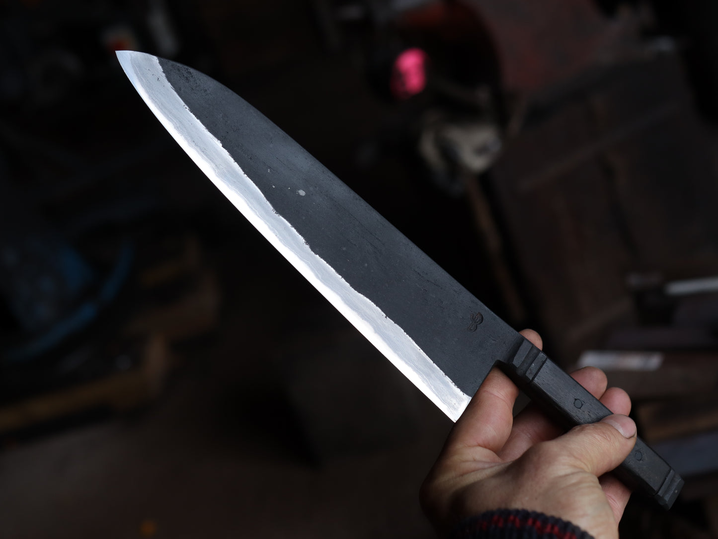 Integral full tang gyuto