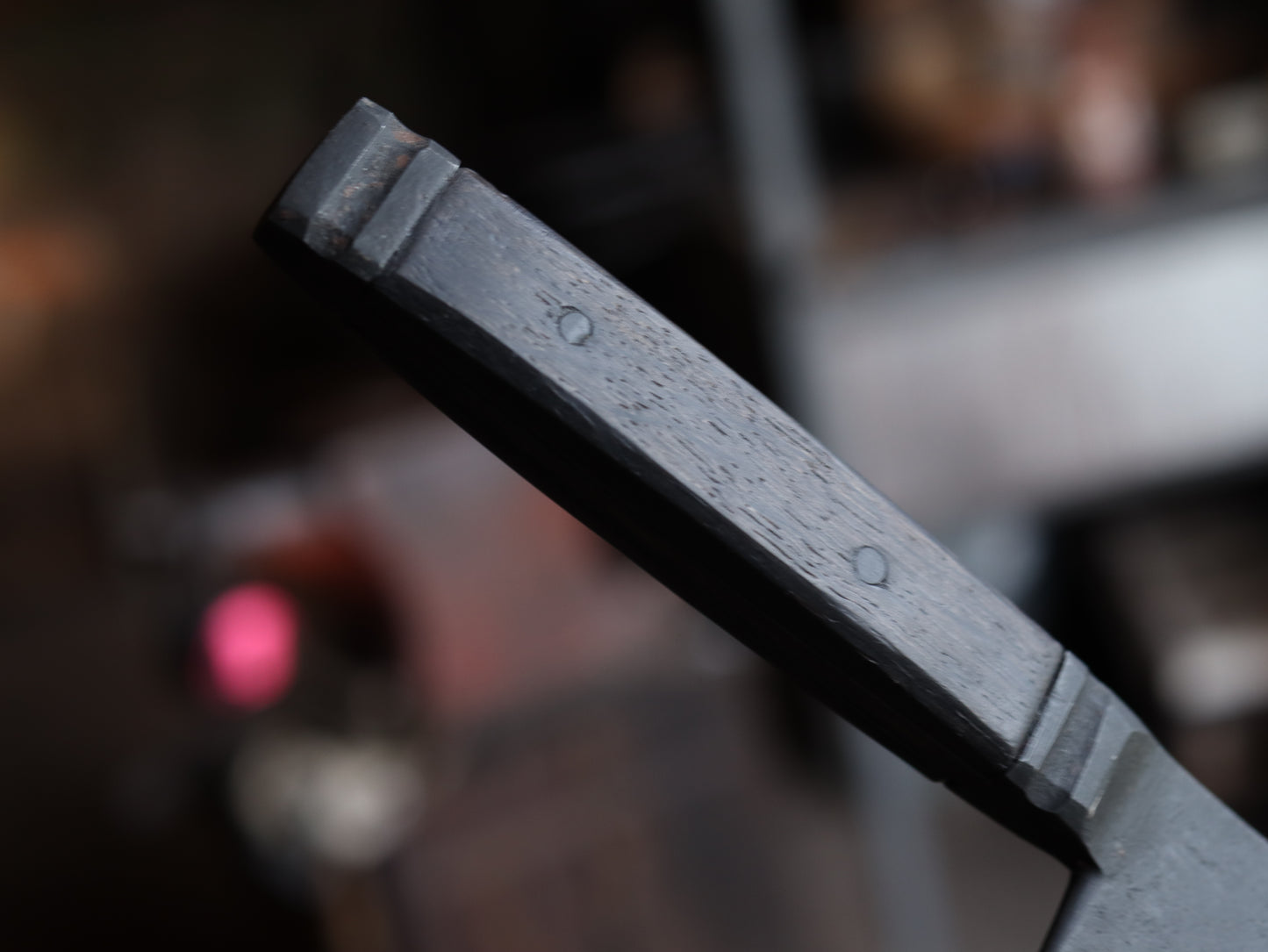 Integral full tang gyuto