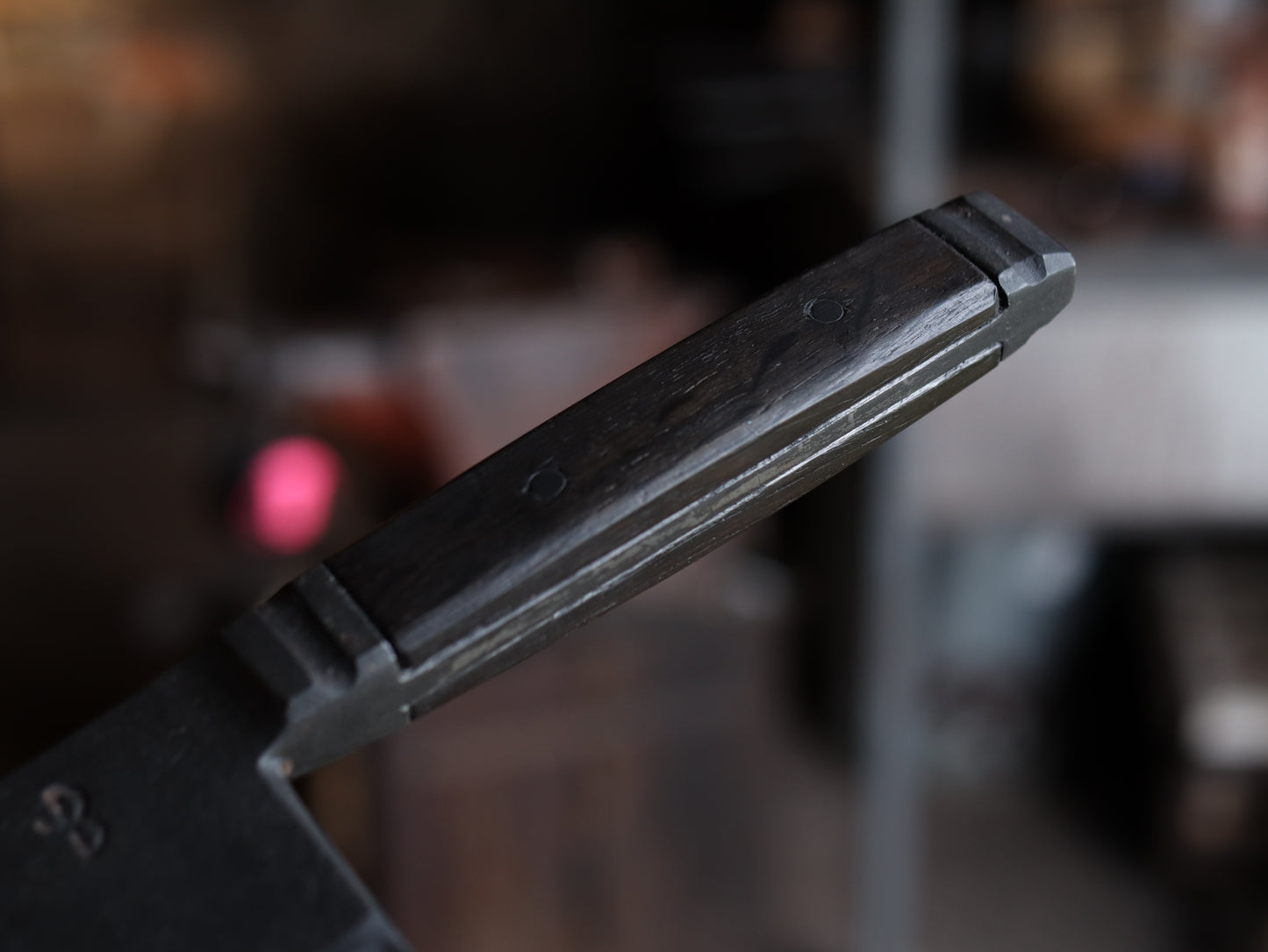 Integral full tang gyuto